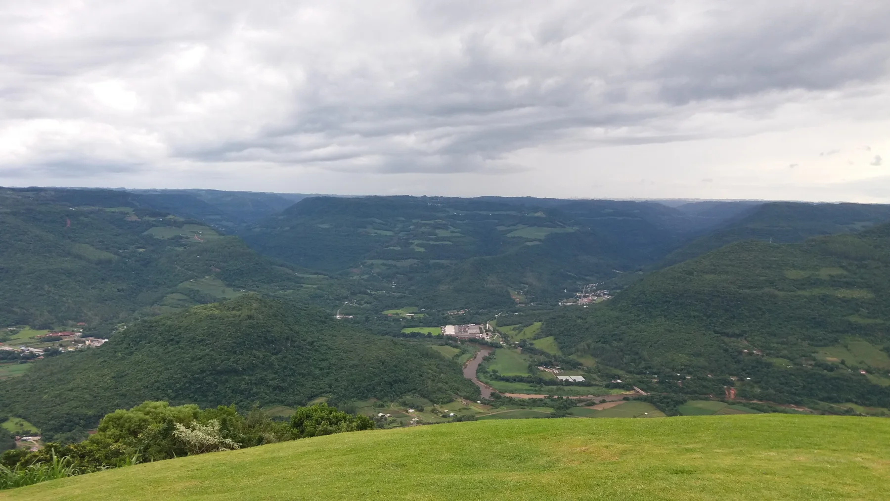 Paisagem verde da Serra Gaúcha em Nova Petrópolis.