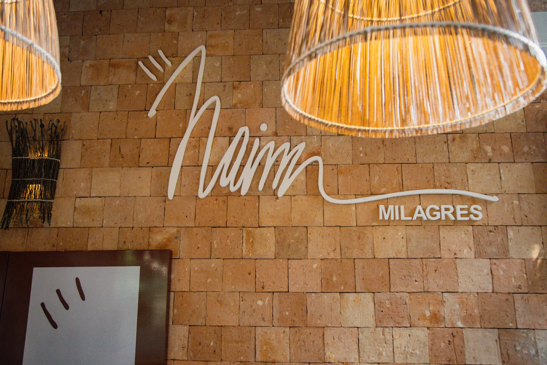 Naim Milagres: Atmosphere